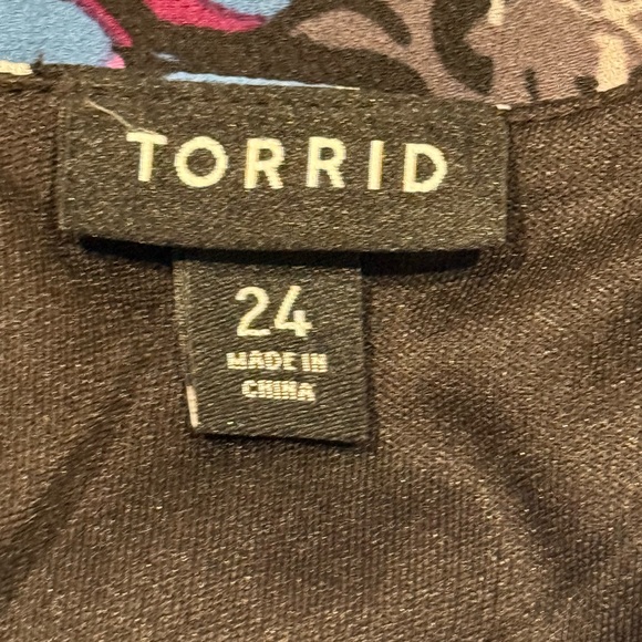 Torrid Black Floral Georgette Flutter Sleeve‎ Mini Dress - Picture 7 of 8